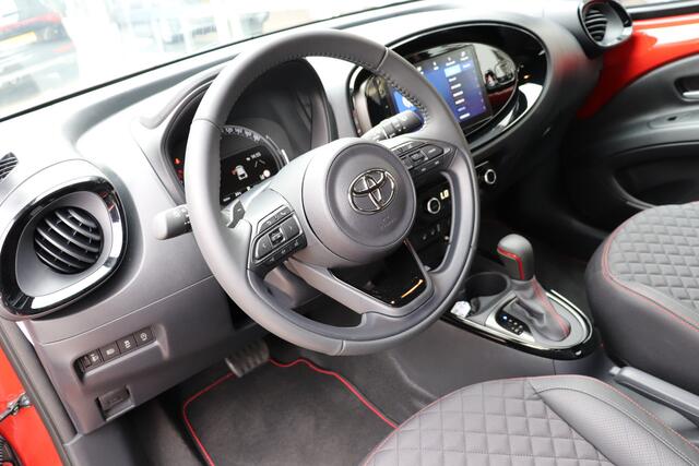 Toyota AYGO X 1.0 VVT-i S-CVT Premium Automaat. Nieuwstaat! Navigatie, two-tone premium kleur.