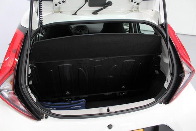 Toyota AYGO 1.0 VVT-i x-fun 73PK, RIJKLAAR | SPEEDLIMITED | LANE ASSIST | BLUETOOTH | AIRCO | 5DRS