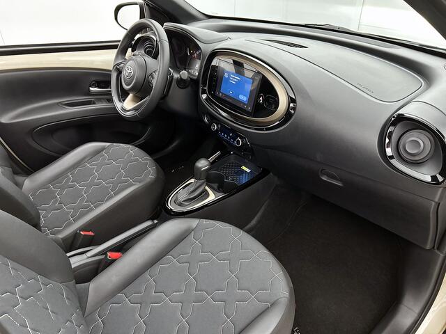 Toyota AYGO X 1.0 VVT-i S-CVT Envy Canvas Dak | BTW voertuig | Parkeersensoren voor+achter | Keyless Entry/Start | Climate Control | Draadloze telefoonlader | Navigatie | Apple CarPlay/Android Auto | Achteruitrijcamera |