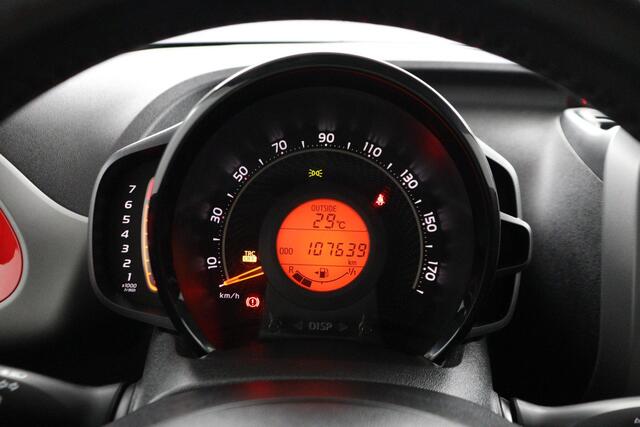 Toyota AYGO 1.0 VVT-i x-play limited | Airco | Achteruitrijcamera | Bluetooth telefonie en muziek streaming |