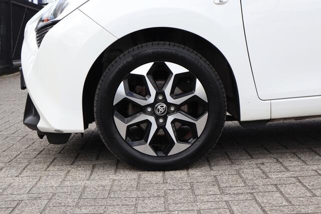 Toyota AYGO 1.0 VVT-i x-joy automaat! Apple carplay/Achteruitrijcamera/Climate control/DAB Radio/Licht metalen velgen