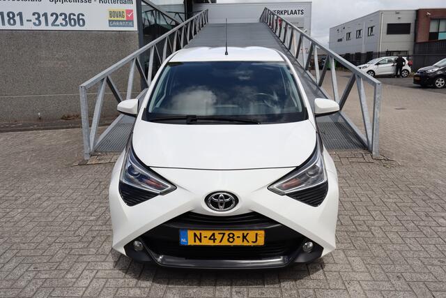 Toyota AYGO 1.0 VVT-i x-joy automaat! Apple carplay/Achteruitrijcamera/Climate control/DAB Radio/Licht metalen velgen