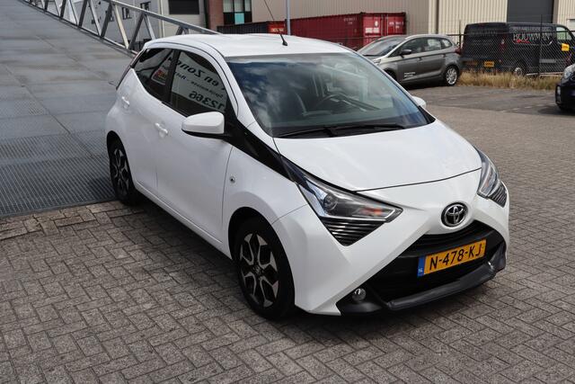 Toyota AYGO 1.0 VVT-i x-joy automaat! Apple carplay/Achteruitrijcamera/Climate control/DAB Radio/Licht metalen velgen