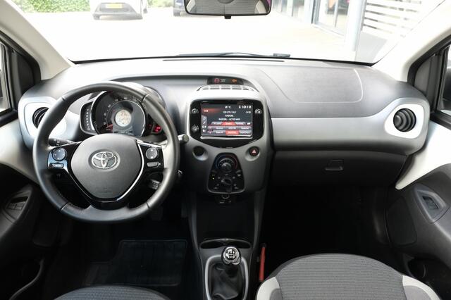 Toyota AYGO 1.0 VVT-i x-play MT | Achteruitrijcamera | Toerenteller | Smartp