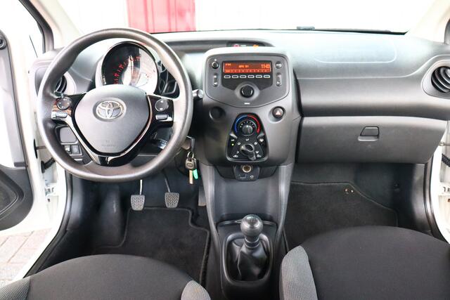 Toyota AYGO 1.0 VVT-i x-fun O.a: Radio, USB, Bluetooth, Airco, C.V., Rijklaar, Etc. All-in prijs!