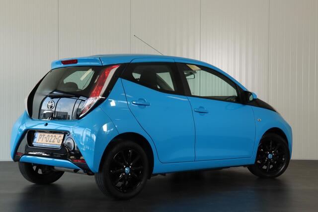 Toyota AYGO 1.0 VVT-i X-Play, Zwarte hoogglans velgen LM velgen, Camera, Airco!