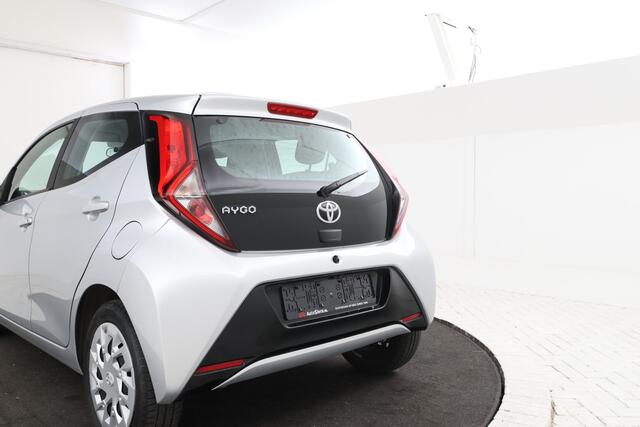 Toyota AYGO 1.0 VVT-i x-play 5 Deurs, Camera,