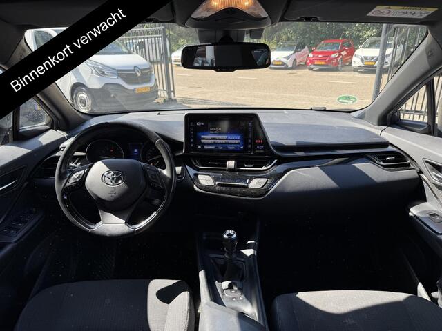 Toyota C-HR 116 PK DYNAMIC URBAN NAVI 1e EIG GARANTIE 6-2028 ! LMV.CLIMA. ADAPTIEF CRUISE CONTROL . KEYLESS ENTRY . ELEKTRISCHE INKLAPBARE SPIEGELS .
