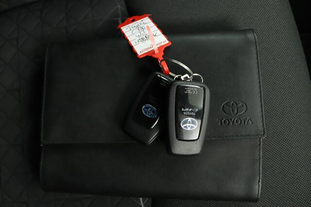 Toyota C-HR 1.8 Hybrid Style Limited | Stoel- en Stuurwielverwarming | Parkeerassistent | Camera | Adaptieve Cruise Control | Getint Glas |