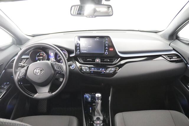 Toyota C-HR 1.8 HYBRID STYLE BI-TONE AUTOMAAT GARANTIE 2-2032 HALF LEDER. CARPLAY NAVI. 18 INCH .PDC V+A. CAMERA.