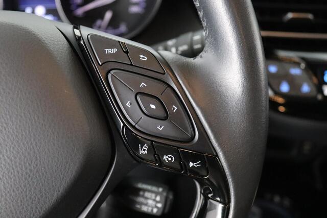 Toyota C-HR 1.8 HYBRID STYLE BI-TONE AUTOMAAT GARANTIE 2-2032 HALF LEDER. CARPLAY NAVI. 18 INCH .PDC V+A. CAMERA.