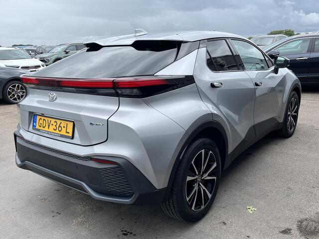 Toyota C-HR 1.8 Hybrid 140 Dynamic Dodehoek detectie, achteruitrij camera, adaptieve cruise control, Apple Carplay/Android Auto, keyless, parkeersensoren v&a