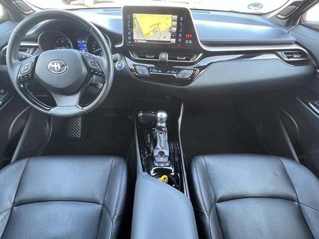 Toyota C-HR 1.8 Hybrid Style Navigatie Camera Leer Two Tone Keyless 18 Inch Velgen ACC Dab Extra Getint Glas NL Auto