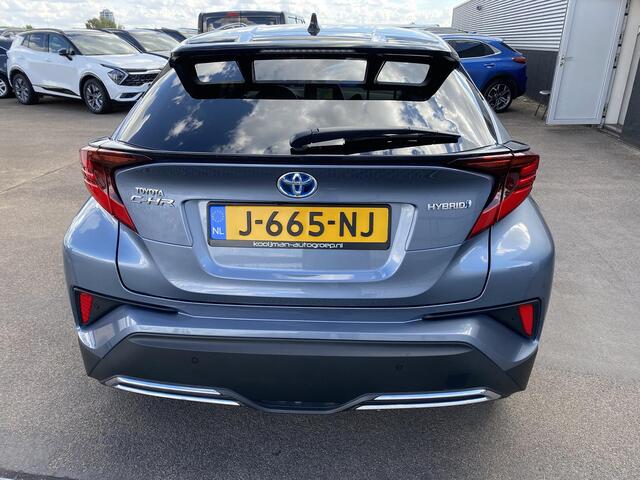 Toyota C-HR 2.0 Hybrid First Edition Stoelverwarming, JBL Premium audio, dodehoek detectie, achteruitrij camera, navigatie Apple CarPlay/Android Auto