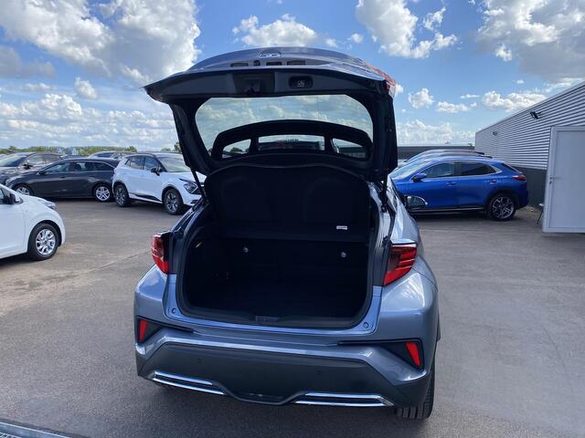 Toyota C-HR 2.0 Hybrid First Edition Stoelverwarming, JBL Premium audio, dodehoek detectie, achteruitrij camera, navigatie Apple CarPlay/Android Auto
