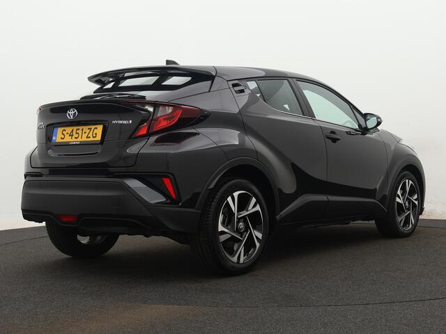 Toyota C-HR 1.8 Hybrid Dynamic | Apple Carplay/Android Auto | Lichtmetalen Velgen | Parkeersensoren | Afneembare Trekhaak |