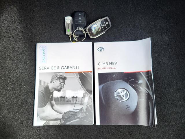 Toyota C-HR 1.8 Hybrid 140 Business Plus Automaat / Navigatie / Achteruitrijcamera / Adaptieve CC / Apple Carplay Android /