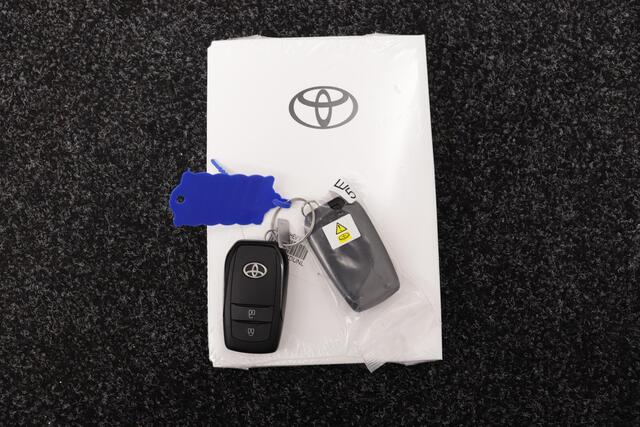 Toyota C-HR 2.0 Plug-in Hybrid 220 Dynamic Nieuw uit voorraad leverbaar !