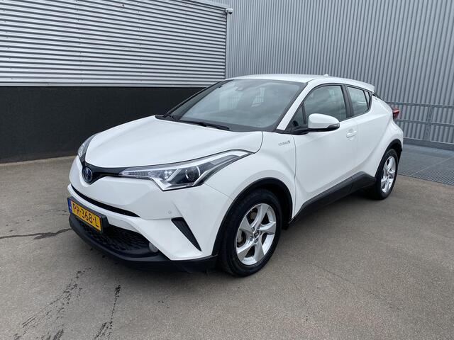Toyota C-HR 1.8 Hybrid Dynamic Navigatie, Nieuw geleverd en dealeronderhouden, 1e eign. achteruitrij camera, parkeersensoren, keyless start- & entry, adaptieve cruise control