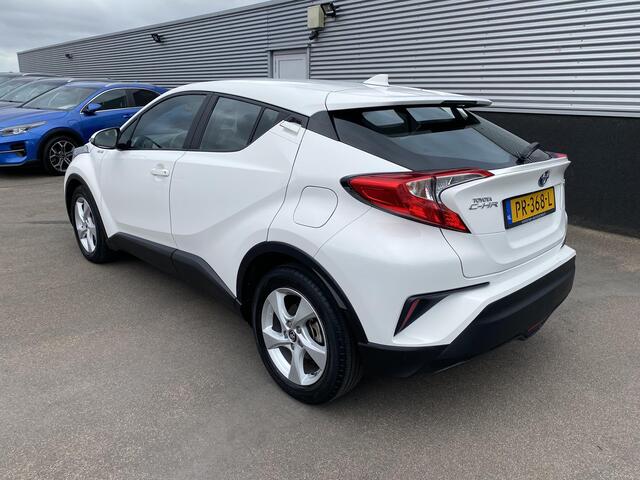 Toyota C-HR 1.8 Hybrid Dynamic Navigatie, Nieuw geleverd en dealeronderhouden, 1e eign. achteruitrij camera, parkeersensoren, keyless start- & entry, adaptieve cruise control