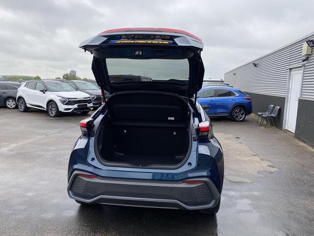 Toyota C-HR 1.8 Hybrid 140 Dynamic NL-auto, Dodehoekdetectie, Adaptieve cruise control, keyless, achteruitrij camera, navigatie Apple CarPlay/Android Auto, parkeersensoren