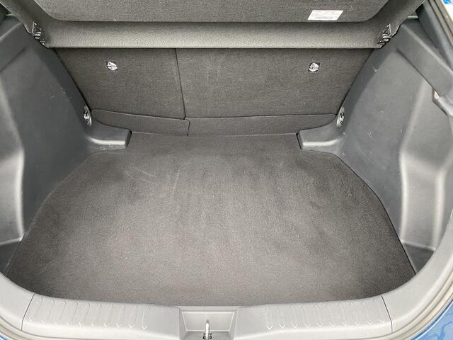 Toyota C-HR 1.8 Hybrid 140 Dynamic NL-auto, Dodehoekdetectie, Adaptieve cruise control, keyless, achteruitrij camera, navigatie Apple CarPlay/Android Auto, parkeersensoren