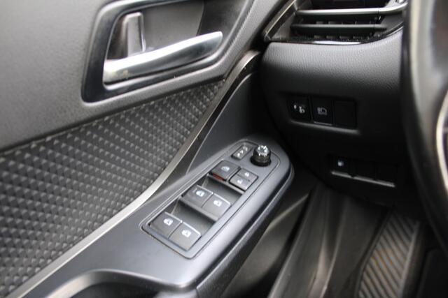 Toyota C-HR 1.8 Automaat Hybrid Dynamic navi/17"LM /trekhaak/cruise/camera/clima