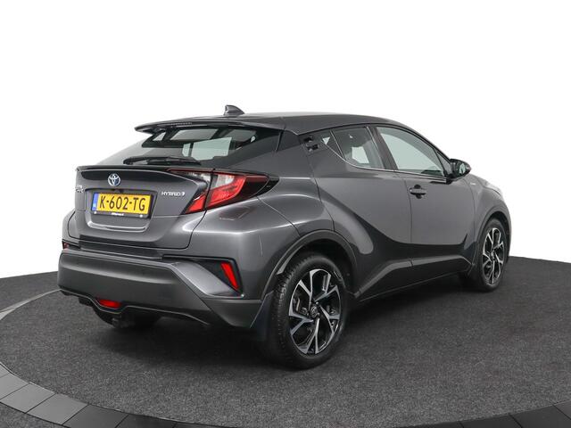 Toyota C-HR 1.8 Hybrid Dynamic | Trekhaak | Camera | All season banden | parkeersensoren voor en achter |