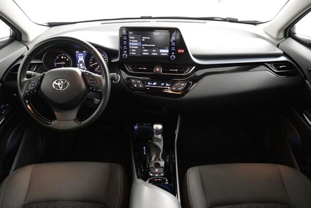Toyota C-HR 1.8 Hybrid Dynamic | Trekhaak | Camera | All season banden | parkeersensoren voor en achter |