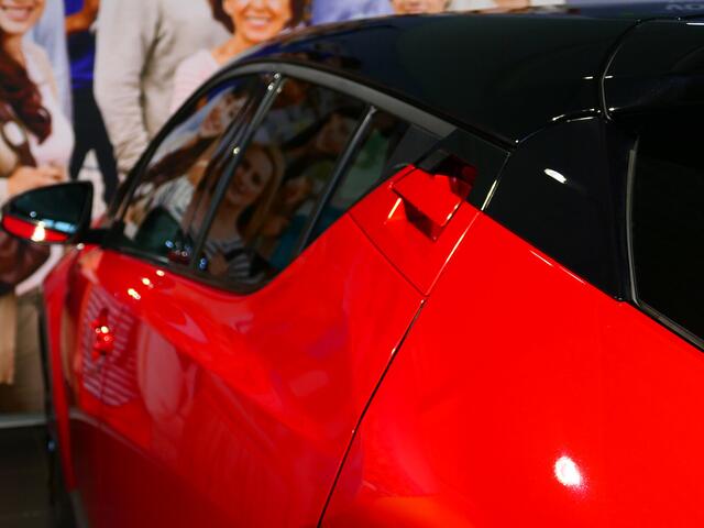 Toyota C-HR 2.0 Hybrid GR-Sport *1e eigenaar!* *Parkeerassistent* - Cruise, stoelverwarming, navi