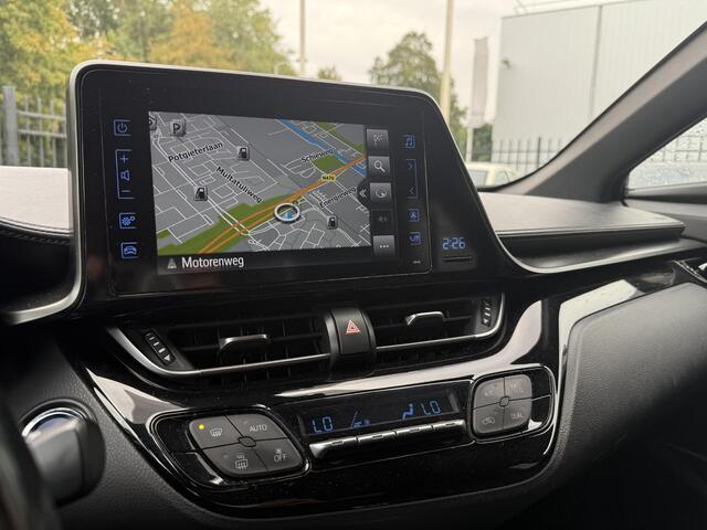 Toyota C-HR 1.8 Hybrid Dynamic Navi. GARANTIE TOT 08-2028! . AFNEEMBARE TREKHAAK. ADAPTIEVE CRUISE CONTROL. PARKEERSENSOREN VOOR & ACHTER.