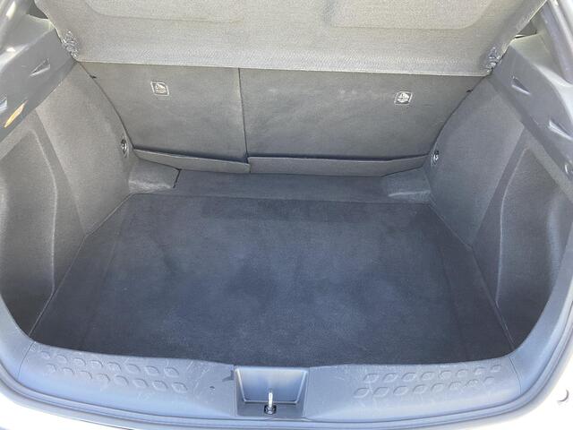 Toyota C-HR 1.8 Hybrid Bi-Tone Plus Trekhaak, dodehoek detectie, navigatie, stoel- & stuurverwarming, achteruitrij camera, parkeersensoren, lederen bekleding, Volledig dealeronderhouden