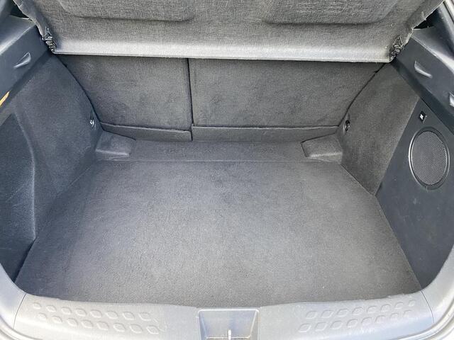 Toyota C-HR 1.8 Hybrid Bi-Tone Plus Stoel- & stuurverarming, navigatie, dodehoek detectie, JBL Premium audio, Volledig dealeronderhouden, achteruitrij camera, adaptieve cruise control