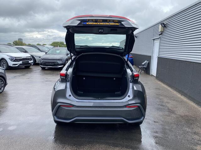 Toyota C-HR 1.8 Hybrid 140 Active Navigatie Apple CarPlay/Android Auto, dodehoek detectie, keyless, adaptieve cruise control, NL-auto! BTW-auto, 1e eign.