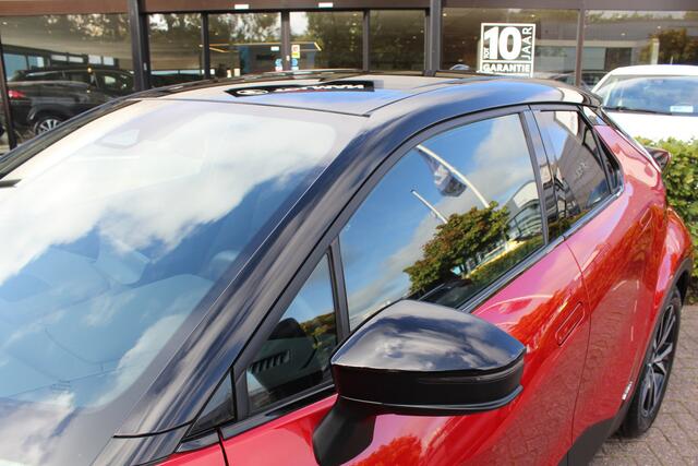 Toyota C-HR 2.0 Hybrid 200 First Edition Bi-Tone AWD | Rijklaar | Trekhaak | Stoel-/Stuurverwarming | Apple/Android | Keyless | PDC | Navi | LED