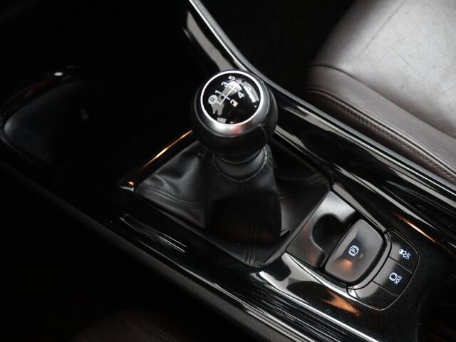 Toyota C-HR 1.2 Executive | Treeplanken | Navigatie | Stoelverwarming | Parkeersensoren |