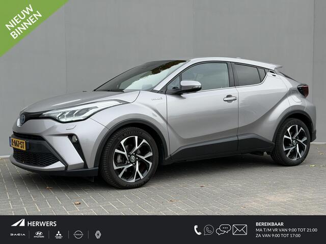 Toyota C-HR 1.8 Hybrid First Edition / Afneembare Trekhaak (Trekgewicht 725kg) / Achteruitrijcamera / Stuur- en Stoelverwarming / Voorruit Verwarming / Navigatie via Apple Carplay & Android Auto / Cruise- en Climate Control / Keyless Entry & Start /