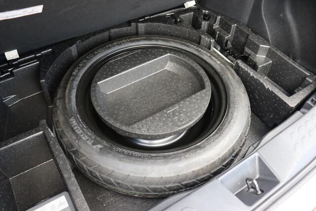 Toyota C-HR 1.8 Hybrid Executive , All-season banden, Thuiskomer