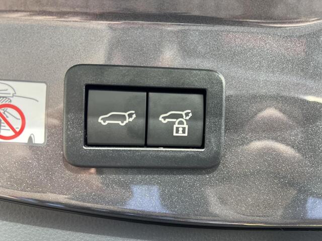 Toyota C-HR 2.0 Plug-in Hybrid 220 Executive