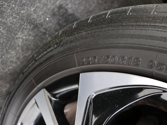 Toyota C-HR 1.8 Hybrid TeamNL | Achteruitrijcamera | Privacy glass | LM velgen | Full map navigatie |