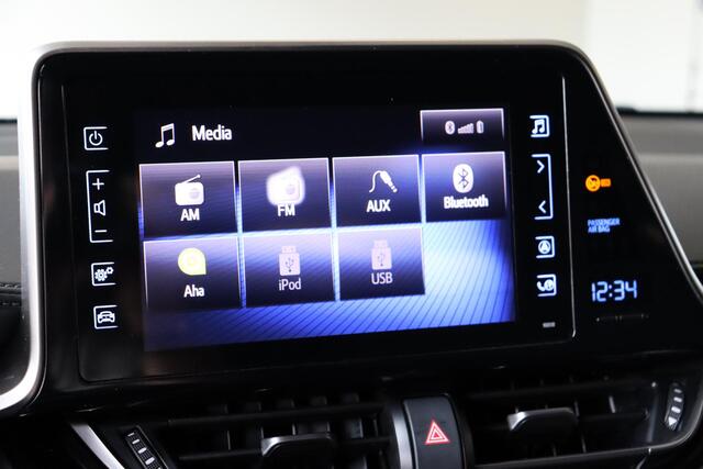 Toyota C-HR 1.8 Hybrid Dynamic, Chrome paket, Keyless Entry, DAB Radio, 18" inch lm velgen!