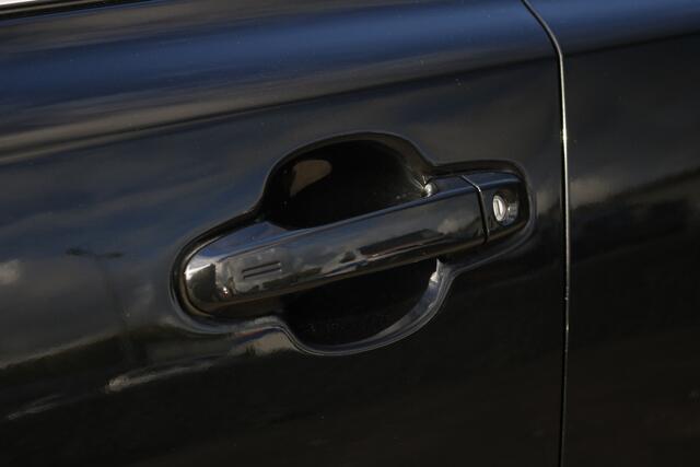 Toyota C-HR 1.8 Hybrid Dynamic | lage km stand | dealeronderhouden | fabrieksnavi | bluetooth | LM Velgen|