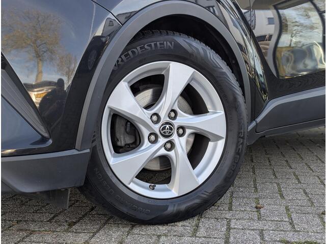 Toyota C-HR 1.8 Hybrid Active | All-season | Navi | Adaptieve cruise | Climate control | Camera