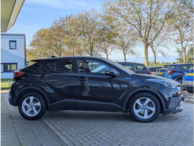 Toyota C-HR 1.8 Hybrid Active | All-season | Navi | Adaptieve cruise | Climate control | Camera