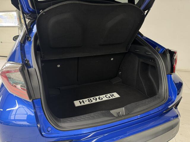 Toyota C-HR 1.8 Hybrid Bi-Tone | Navigatie | Camera | Trekhaak | Stoel + Stuurverwarming |