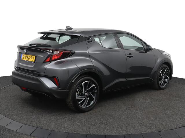Toyota C-HR 1.8 Hybrid Dynamic |zeer lage km stand | Keyless | Parkeercamera en Sensoren achter |