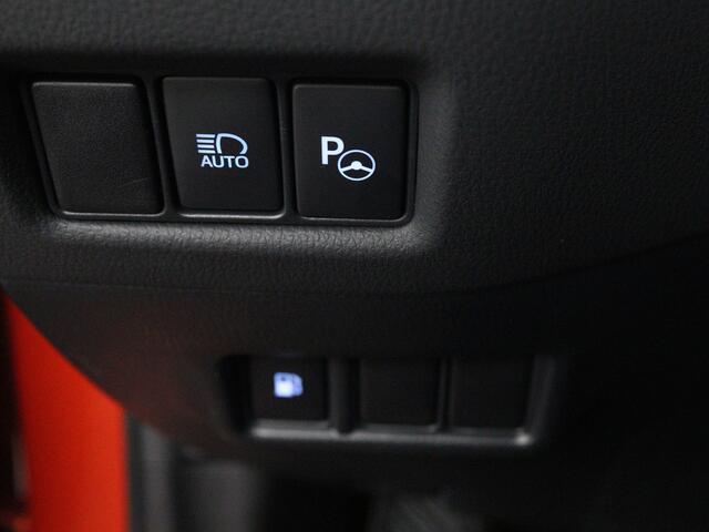 Toyota C-HR 2.0 Hybrid Launch Edition