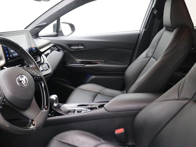 Toyota C-HR 1.8 Hybrid Style Automaat / Dealeronderhouden / 1ste eigenaar / Afneembare Trekhaak / Stoel en Stuurverwarming / Cruise Control / Achteruitrijcamera / Lederen bekleding /