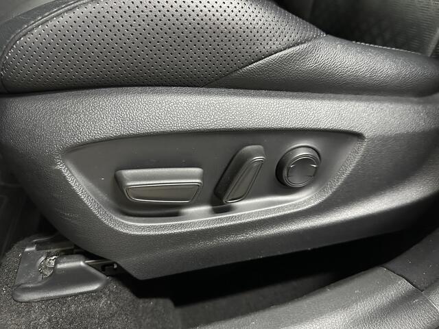 Toyota C-HR 2.0 Hybrid Executive 184pk | Full-option | Leder | Parelmoerwit |