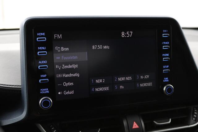 Toyota C-HR 2.0 Hybrid Bi-Tone | Stuur en stoelverwarming | Dodehoek detectie | Apple carplay android auto |